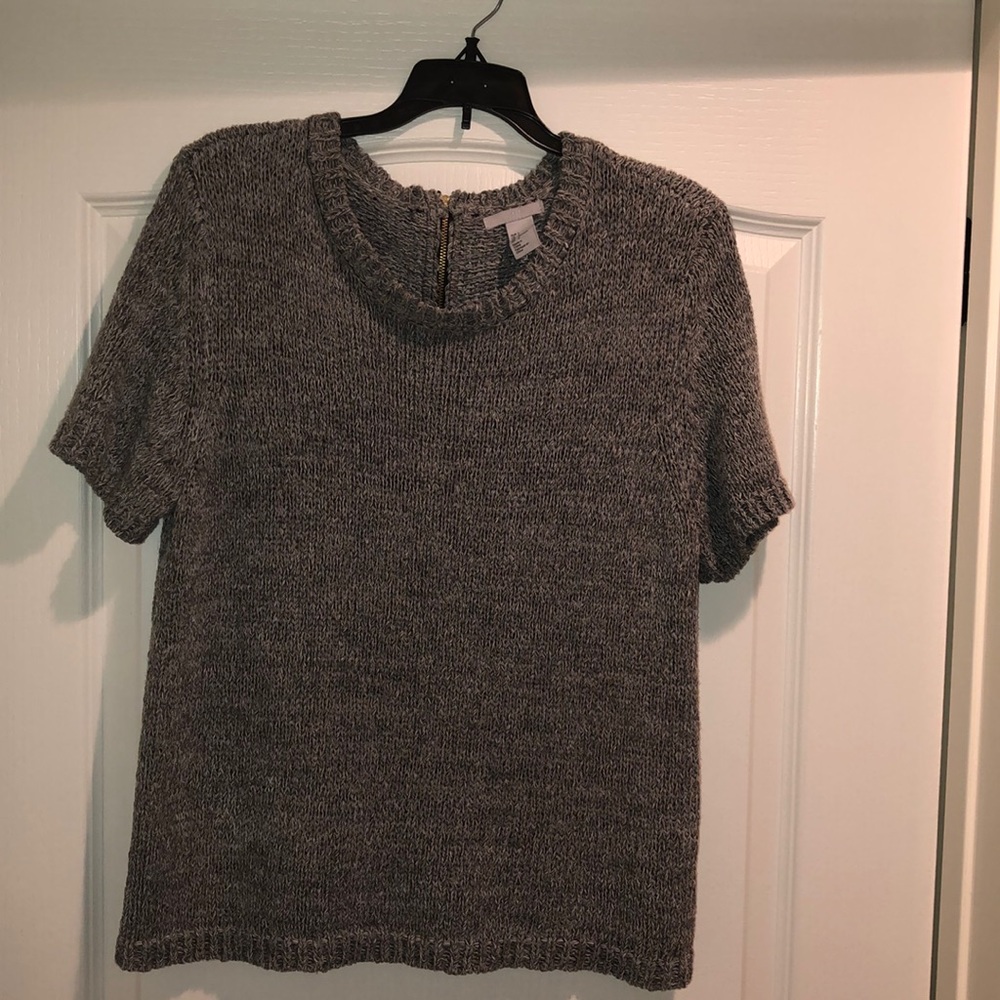 H&M short-sleeve knit sweater w/zipper on back